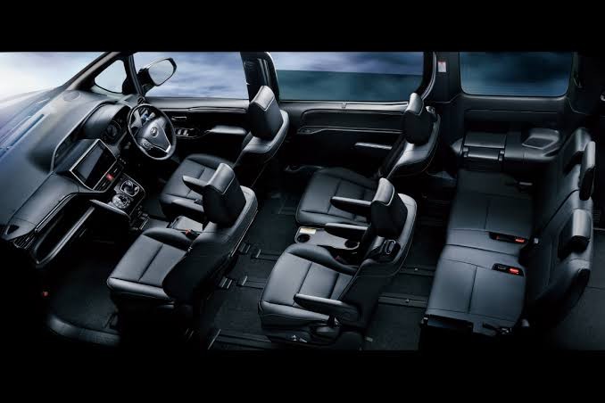 8人乗り トヨタ エスクァイアH31年式【禁煙車・ナビ付・スマホ 