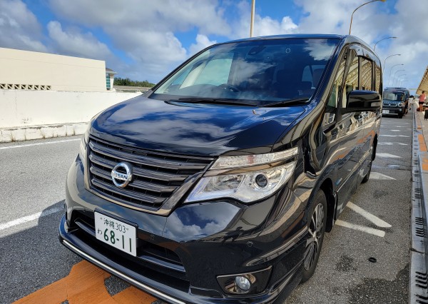 8人乗り 日産セレナ S-Hybrid Black ハイブリッド車【禁煙車